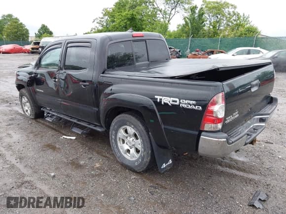 ✅ 2015 Toyota Tacoma • VIN: 3TMLU4EN2FM180066 • Lot: 42296170. Listed on IAAI with 116,637 mi. Free auction sales archive from the USA and detailed vehicle history report at DreamBid. Image 3.
