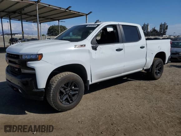 ✅ 2022 Chevrolet Silverado 1500 LT Trail Boss • VIN: 1GCPYFED1NZ200359 • Lot: 80747425. Wystawiony na Copart z przebiegiem 50 119 mil. Bezpłatny archiwum sprzedaży aukcyjnych z USA i szczegółowy raport historii pojazdu na DreamBid. Zdjęcie 1.
