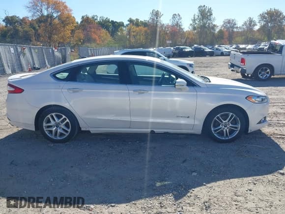✅ 2015 Ford Fusion Titanium Hybrid • VIN: 3FA6P0RU2FR117329 • Лот: 43517154. Опубликован ранее на IAAI с пробегом 169 222 миль. Бесплатный доступ к архиву аукционных продаж из США и подробный отчёт об истории автомобиля на DreamBid. Изображение 13.