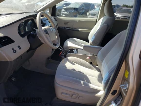 ✅ 2011 Toyota Sienna LE AAS • VIN: 5TDKK3DC9BS134854 • Лот: 90408435. Опубликован ранее на Copart с пробегом 127 829 миль. Бесплатный доступ к архиву аукционных продаж из США и подробный отчёт об истории автомобиля на DreamBid. Изображение 7.