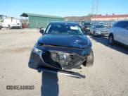 ✅ 2023 Mazda 3 S Select • VIN: 3MZBPABM0PM374140 • Lot: 43705599. Wystawiony na IAAI z przebiegiem 6 578 mil. Bezpłatny archiwum sprzedaży aukcyjnych z USA i szczegółowy raport historii pojazdu na DreamBid. Zdjęcie 12.