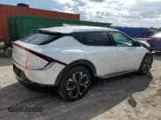 ✅ 2024 Kia EV6 Wind • VIN: KNDC34LAXR5217409 • Lot: 84632695. Wystawiony na Copart z przebiegiem 25 844 mil. Bezpłatny archiwum sprzedaży aukcyjnych z USA i szczegółowy raport historii pojazdu na DreamBid. Zdjęcie 3.