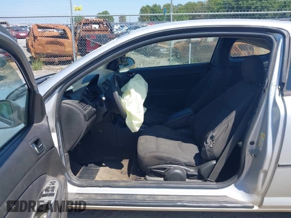 ✅ 2007 Pontiac G5 • VIN: 1G2AL15F677215130 • Lot: 40163886. Listed on IAAI with 269,167 mi. Free auction sales archive from the USA and detailed vehicle history report at DreamBid. Image 5.