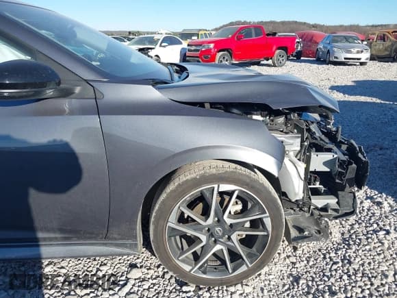 ✅ 2025 Nissan Sentra SR • VIN: 3N1AB8DV0SY311748 • Lot: 43880317. Listed on IAAI with 21,613 mi. Free auction sales archive from the USA and detailed vehicle history report at DreamBid. Image 17.
