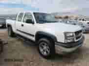 2005 Chevrolet Silverado 1500 Z71 z VIN 1GCEK19Z05Z145775, wystawiony jako Copart lot #87466235 z przebiegiem 275 711 mil mil oraz Szkoda całkowita • Salvage title. Historia ofert i sprzedaży dostępna na DreamBid. Obrazek 4.