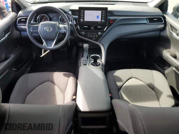 2023 Toyota Camry LE z VIN 4T1C11BK6PU073631, wystawiony jako Copart lot #85548065 z przebiegiem 15 060 mil mil oraz Szkoda całkowita • Salvage title. Historia ofert i sprzedaży dostępna na DreamBid. Obrazek 8.