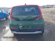 ✅ 2021 Kia Soul S • VIN: KNDJ23AU7M7138908 • Lot: 43757058. Wystawiony na IAAI z przebiegiem 131 139 mil. Bezpłatny archiwum sprzedaży aukcyjnych z USA i szczegółowy raport historii pojazdu na DreamBid. Zdjęcie 16.