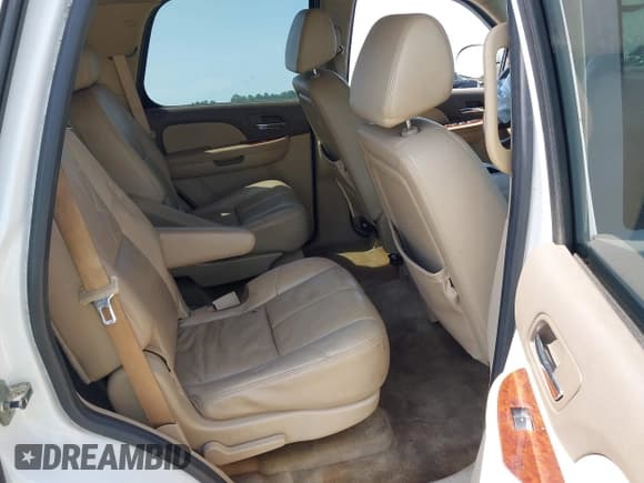 ✅ 2009 GMC Yukon SLT 4SB • VIN: 1GKFC33049R158367 • Lot: 42312248. Listed on IAAI with 220,033 mi. Free auction sales archive from the USA and detailed vehicle history report at DreamBid. Image 8.