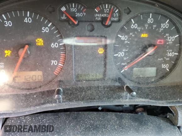 ✅ 1998 Volkswagen Passat GLS • VIN: WVWNA63B5WE377793 • Лот: 89557475. Опубликован ранее на Copart с пробегом 157 421 миль. Бесплатный доступ к архиву аукционных продаж из США и подробный отчёт об истории автомобиля на DreamBid. Изображение 9.