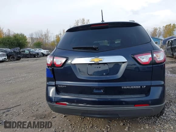 ✅ 2016 Chevrolet Traverse LT • VIN: 1GNKVGKD0GJ324600 • Lot: 43459200. Wystawiony na IAAI z przebiegiem 141 328 mil. Bezpłatny archiwum sprzedaży aukcyjnych z USA i szczegółowy raport historii pojazdu na DreamBid. Zdjęcie 16.