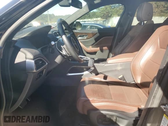 ✅ 2017 Jaguar F-Pace S • VIN: SADCM2BVXHA088233 • Lot: 92867585. Wystawiony na Copart z przebiegiem 102 650 mil. Bezpłatny archiwum sprzedaży aukcyjnych z USA i szczegółowy raport historii pojazdu na DreamBid. Zdjęcie 7.