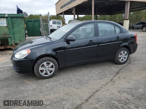 2008 Hyundai Accent GLS z VIN KMHCN46C88U277079, wystawiony jako Copart lot #77453424 z przebiegiem 63 933 mil mil oraz Szkoda całkowita • Salvage title. Historia ofert i sprzedaży dostępna na DreamBid. Obrazek 1.