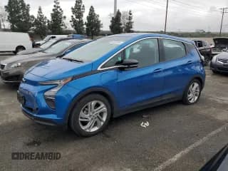 ✅ 2023 Chevrolet Bolt EV 1LT • VIN: 1G1FW6S07P4110824 • Lot: 44857634. Wystawiony na Copart z przebiegiem 23 921 mil. Bezpłatny archiwum sprzedaży aukcyjnych z USA i szczegółowy raport historii pojazdu na DreamBid. Zdjęcie 1.