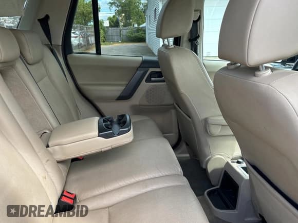 ✅ 2010 Land Rover LR2 HSE • VIN: SALFR2BN1AH188446 • Lot: 73174474. Wystawiony na Copart z przebiegiem 168 061 mil. Bezpłatny archiwum sprzedaży aukcyjnych z USA i szczegółowy raport historii pojazdu na DreamBid. Zdjęcie 6.