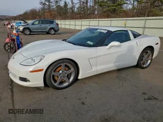 ✅ 2007 Chevrolet Corvette • VIN: 1G1YY26U575129794 • Lot: 93957175. Wystawiony na Copart z przebiegiem 39 968 mil. Bezpłatny archiwum sprzedaży aukcyjnych z USA i szczegółowy raport historii pojazdu na DreamBid. Zdjęcie 1.