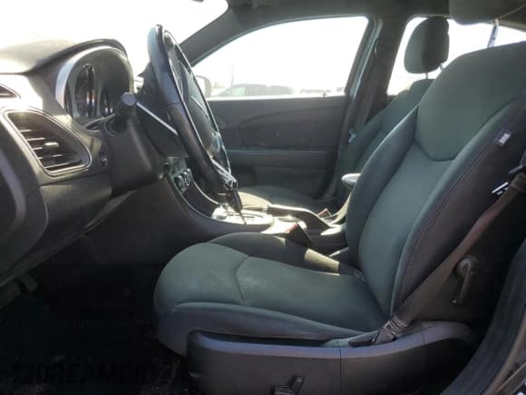 ✅ 2012 Chrysler 200 Touring • VIN: 1C3CCBBB9CN148979 • Lot: 64874595. Wystawiony na Copart z przebiegiem 112 893 mil. Bezpłatny archiwum sprzedaży aukcyjnych z USA i szczegółowy raport historii pojazdu na DreamBid. Zdjęcie 7.