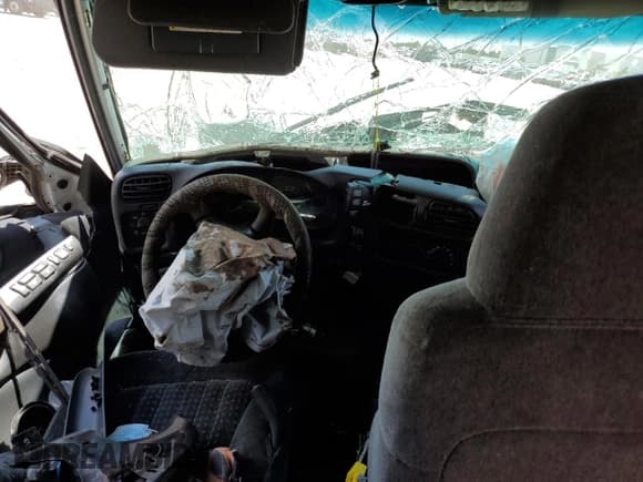 ✅ 1999 Chevrolet Blazer Trailblazer • VIN: 1GNDT13W6X2193629 • Lot: 51184702. Wystawiony na Copart z przebiegiem Nie podano. Bezpłatny archiwum sprzedaży aukcyjnych z USA i szczegółowy raport historii pojazdu na DreamBid. Zdjęcie 9.