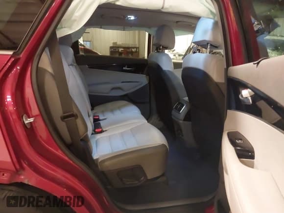 ✅ 2017 Kia Sorento SX • VIN: 5XYPKDA54HG189056 • Lot: 43491194. Listed on IAAI with 136,000 mi. Free auction sales archive from the USA and detailed vehicle history report at DreamBid. Image 8.