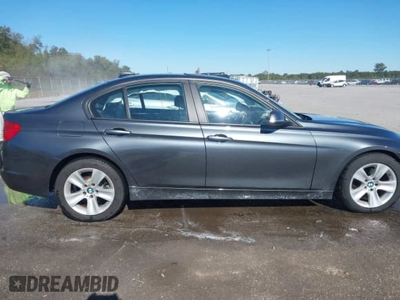 ✅ 2013 BMW 3 Series 328i • VIN: WBA3A5G50DNP18954 • Lot: 43626730. Listed on IAAI with 142,168 mi. Free auction sales archive from the USA and detailed vehicle history report at DreamBid. Image 13.