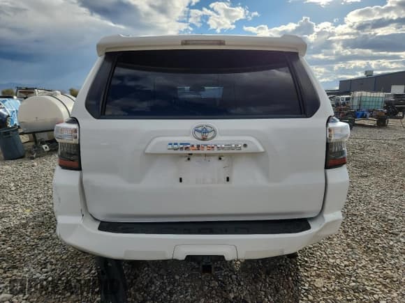 ✅ 2015 Toyota 4Runner Limited • VIN: JTEBU5JRXF5211477 • Lot: 84831955. Listed on Copart with 137,571 mi. Free auction sales archive from the USA and detailed vehicle history report at DreamBid. Image 6.
