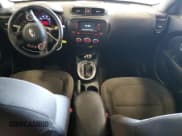 ✅ 2017 Kia Soul • VIN: KNDJN2A28H7465985 • Lot: 81045545. Wystawiony na Copart z przebiegiem 132 043 mil. Bezpłatny archiwum sprzedaży aukcyjnych z USA i szczegółowy raport historii pojazdu na DreamBid. Zdjęcie 8.