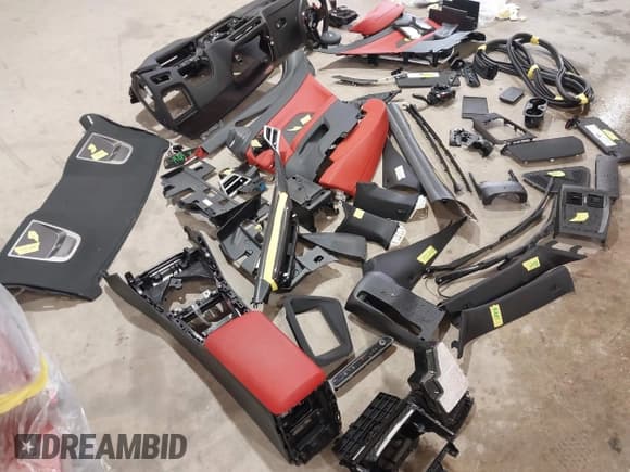 ✅ 2025 BMW M4 Competition xDrive • VIN: WBS33HK09SCT43819 • Lot: 43374753. Listed on IAAI with Not provided. Free auction sales archive from the USA and detailed vehicle history report at DreamBid. Image 18.