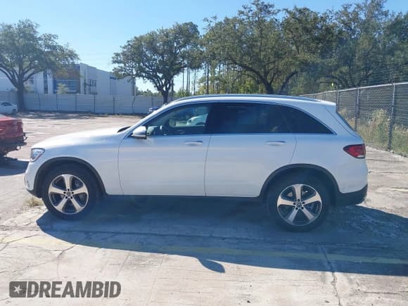 ✅ 2021 Mercedes-Benz GLC 300 • VIN: W1N0G8DB1MF926165 • Lot: 43436040. Listed on IAAI with 51,861 mi. Free auction sales archive from the USA and detailed vehicle history report at DreamBid. Image 14.
