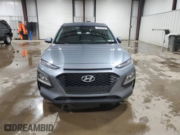 2018 Hyundai Kona SE z VIN KM8K1CAAXJU150086, wystawiony jako Copart lot #44582303 z przebiegiem 76 431 mil mil oraz . Historia ofert i sprzedaży dostępna na DreamBid. Obrazek 5.