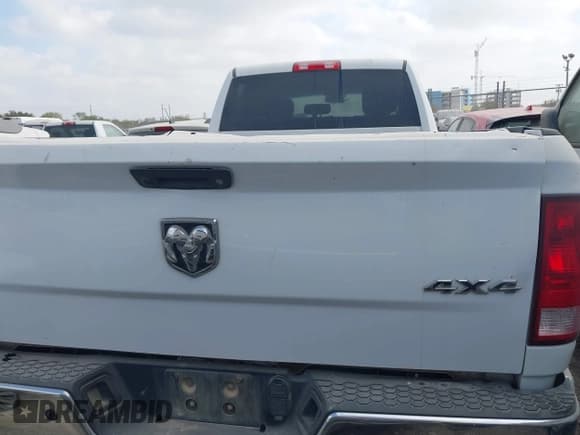 ✅ 2018 Ram 2500 Tradesman • VIN: 3C6UR5HL6JG261012 • Lot: 43283470. Wystawiony na IAAI z przebiegiem 141 981 mil. Bezpłatny archiwum sprzedaży aukcyjnych z USA i szczegółowy raport historii pojazdu na DreamBid. Zdjęcie 16.