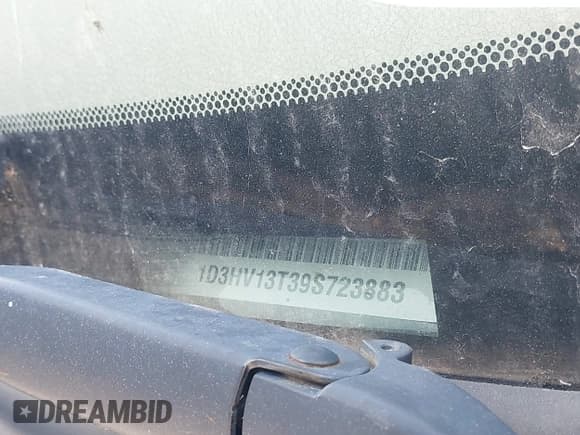 ✅ 2009 Dodge 1500 SLT • VIN: 1D3HV13T39S723883 • Lot: 42357664. Wystawiony na IAAI z przebiegiem 159 185 mil. Bezpłatny archiwum sprzedaży aukcyjnych z USA i szczegółowy raport historii pojazdu na DreamBid. Zdjęcie 9.