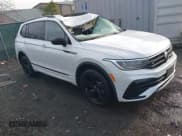 ✅ 2023 Volkswagen Tiguan SE R-Line Black • VIN: 3VVCB7AX9PM024608 • Lot: 43765733. Wystawiony na IAAI z przebiegiem 52 690 mil. Bezpłatny archiwum sprzedaży aukcyjnych z USA i szczegółowy raport historii pojazdu na DreamBid. Zdjęcie 1.