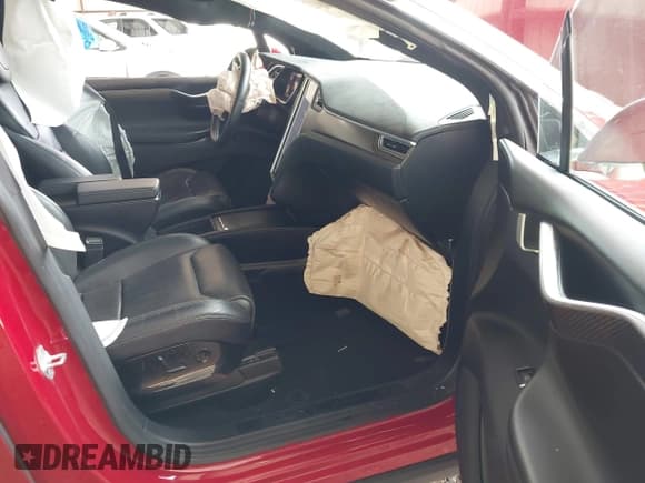 ✅ 2016 Tesla Model X 70D • VIN: 5YJXCBE29GF013028 • Lot: 43016438. Wystawiony na IAAI z przebiegiem 82 757 mil. Bezpłatny archiwum sprzedaży aukcyjnych z USA i szczegółowy raport historii pojazdu na DreamBid. Zdjęcie 5.