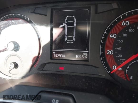 ✅ 2019 Volkswagen Jetta S • VIN: 3VWCB7BU2KM256766 • Lot: 43664754. Wystawiony na IAAI z przebiegiem 132 938 mil. Bezpłatny archiwum sprzedaży aukcyjnych z USA i szczegółowy raport historii pojazdu na DreamBid. Zdjęcie 15.