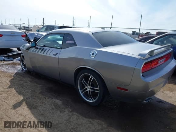 ✅ 2011 Dodge Challenger R/T • VIN: 2B3CJ5DT2BH561148 • Lot: 41582330. Wystawiony na IAAI z przebiegiem 133 896 mil. Bezpłatny archiwum sprzedaży aukcyjnych z USA i szczegółowy raport historii pojazdu na DreamBid. Zdjęcie 3.