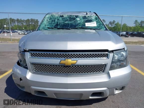 2014 Chevrolet Suburban LT z VIN 1GNSCJE0XER124222, wystawiony jako IAAI lot #41994798 z przebiegiem 268 836 mil mil oraz . Historia ofert i sprzedaży dostępna na DreamBid. Obrazek 12.