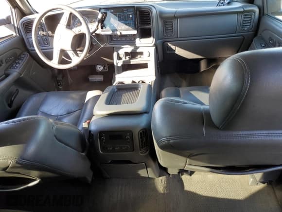 ✅ 2004 Chevrolet Silverado 2500HD LS • VIN: 1GCHK23224F212276 • Lot: 82424225. Wystawiony na Copart z przebiegiem Nie podano. Bezpłatny archiwum sprzedaży aukcyjnych z USA i szczegółowy raport historii pojazdu na DreamBid. Zdjęcie 8.