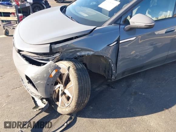 ✅ 2023 Volkswagen ID.4 S • VIN: 1V25MPE88PC040755 • Lot: 43454884. Wystawiony na IAAI z przebiegiem 8 117 mil. Bezpłatny archiwum sprzedaży aukcyjnych z USA i szczegółowy raport historii pojazdu na DreamBid. Zdjęcie 6.