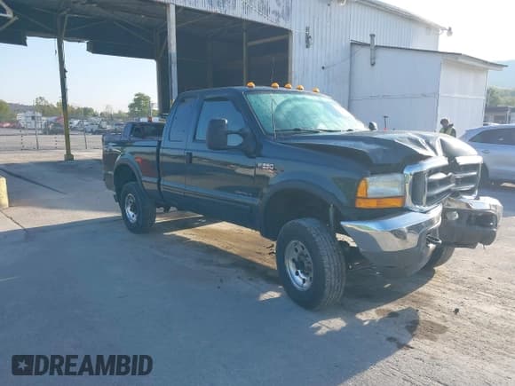 ✅ 2001 Ford F-250 XL • VIN: 1FTNX21F81ED38234 • Lot: 43190315. Listed on IAAI with 226,607 mi. Free auction sales archive from the USA and detailed vehicle history report at DreamBid. Image 1.