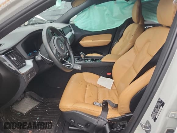 ✅ 2020 Volvo XC60 Momentum • VIN: YV4A22RKXL1597989 • Lot: 84382255. Listed on Copart with 117,804 mi. Free auction sales archive from the USA and detailed vehicle history report at DreamBid. Image 7.