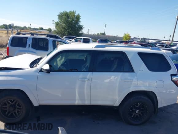 ✅ 2014 Toyota 4Runner Limited • VIN: JTEZU5JR2E5072913 • Lot: 43225441. Wystawiony na IAAI z przebiegiem 139 452 mil. Bezpłatny archiwum sprzedaży aukcyjnych z USA i szczegółowy raport historii pojazdu na DreamBid. Zdjęcie 14.