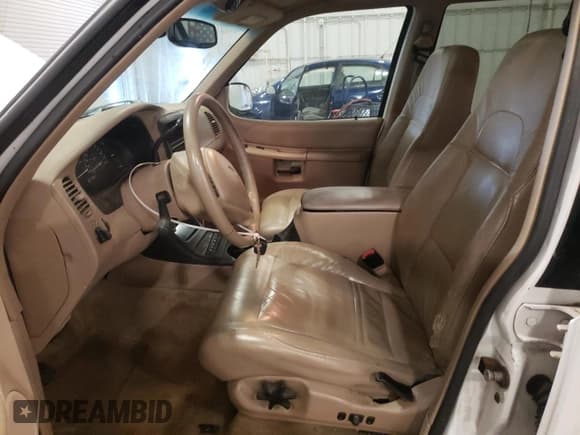 ✅ 2000 Ford Explorer Eddie Bauer • VIN: 1FMDU84P0YZC67167 • Лот: 85806684. Опубликован ранее на Copart с пробегом 156 411 миль. Бесплатный доступ к архиву аукционных продаж из США и подробный отчёт об истории автомобиля на DreamBid. Изображение 7.