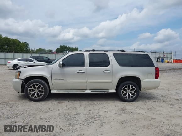 ✅ 2007 Chevrolet Suburban LTZ • VIN: 3GNFK163X7G217774 • Lot: 43051349. Listed on IAAI with 239,882 mi. Free auction sales archive from the USA and detailed vehicle history report at DreamBid. Image 14.