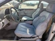 ✅ 2000 Mercedes-Benz CLK 320/430 • VIN: WDBLJ65G2YF155854 • Lot: 64072195. Wystawiony na Copart z przebiegiem 310 624 mil. Bezpłatny archiwum sprzedaży aukcyjnych z USA i szczegółowy raport historii pojazdu na DreamBid. Zdjęcie 7.