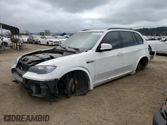 ✅ 2011 BMW X5 M • VIN: 5YMGY0C5XBLK26618 • Lot: 50818515. Wystawiony na Copart z przebiegiem 112 258 mil. Bezpłatny archiwum sprzedaży aukcyjnych z USA i szczegółowy raport historii pojazdu na DreamBid. Zdjęcie 1.