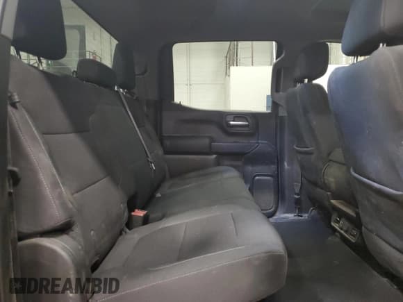 ✅ 2022 Chevrolet Silverado 1500 LT • VIN: 1GCUYDED6NZ111166 • Lot: 92698605. Wystawiony na Copart z przebiegiem 53 501 mil. Bezpłatny archiwum sprzedaży aukcyjnych z USA i szczegółowy raport historii pojazdu na DreamBid. Zdjęcie 10.