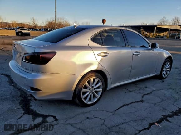 ✅ 2010 Lexus IS 250 • VIN: JTHCF5C2XA5038912 • Lot: 93369605. Wystawiony na Copart z przebiegiem 198 478 mil. Bezpłatny archiwum sprzedaży aukcyjnych z USA i szczegółowy raport historii pojazdu na DreamBid. Zdjęcie 3.