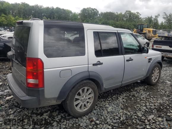 ✅ 2007 Land Rover LR3 SE • VIN: SALAE25497A421550 • Лот: 64355804. Опубликован ранее на Copart с пробегом 142 649 миль. Бесплатный доступ к архиву аукционных продаж из США и подробный отчёт об истории автомобиля на DreamBid. Изображение 3.