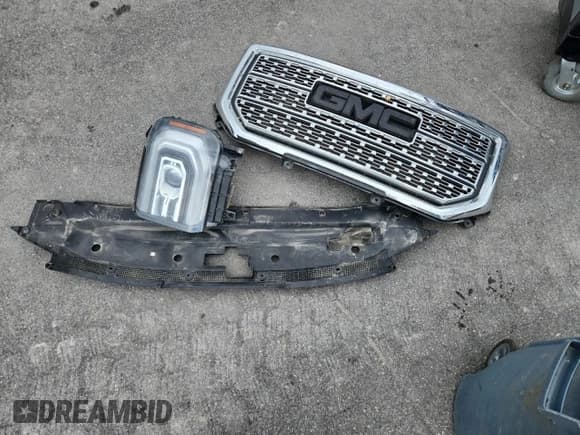 ✅ 2016 GMC Sierra 1500 Denali • VIN: 3GTU2PEJ2GG304684 • Lot: 90806075. Wystawiony na Copart z przebiegiem 149 408 mil. Bezpłatny archiwum sprzedaży aukcyjnych z USA i szczegółowy raport historii pojazdu na DreamBid. Zdjęcie 12.