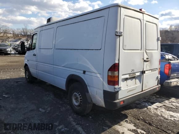 ✅ 2005 Freightliner Sprinter • VIN: WDYPD644X55808843 • Lot: 42859055. Listed on Copart with 312,164 mi. Free auction sales archive from the USA and detailed vehicle history report at DreamBid. Image 2.