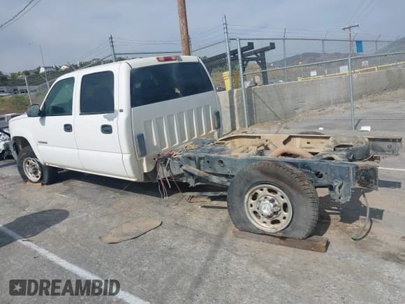 ✅ 2006 Chevrolet Silverado 1500 • VIN: 1GBHC23U36F265638 • Лот: 42360129. Опубликован ранее на IAAI с пробегом 182 385 миль. Бесплатный доступ к архиву аукционных продаж из США и подробный отчёт об истории автомобиля на DreamBid. Изображение 14.